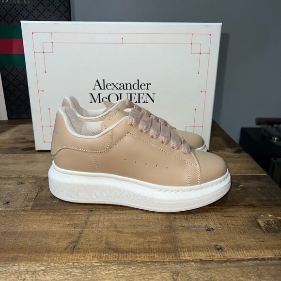 Alexander McQueen Oversized Sneakers - Picture 2 of 9